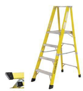 LOUISVILE LADDERS 6510 Platform Step Ladder 300 lb Fiberglass with Aluminum Steps Open 90-4/16 in 30 in Base 18 in D