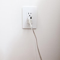 LEGRAND TM826USBW The Radiant® USB Charger and Receptacle 15 A, 125 V, White