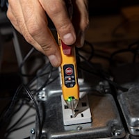 KLEIN TOOLS NCVT2PKIT Dual Range Non-ContactTester w/ Receptacle