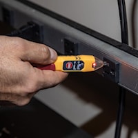KLEIN TOOLS NCVT2PKIT Dual Range Non-ContactTester w/ Receptacle