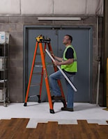 LOUISVILE LADDERS FS1404HD Step Ladder 375 lb Fiberglass with Aluminum Steps 19-9/16 in W